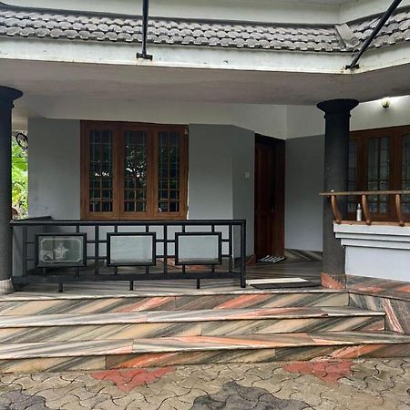 H Villa Nilambūr Extérieur photo
