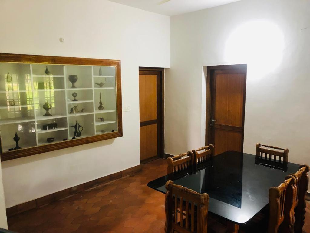 H Villa Nilambūr Extérieur photo